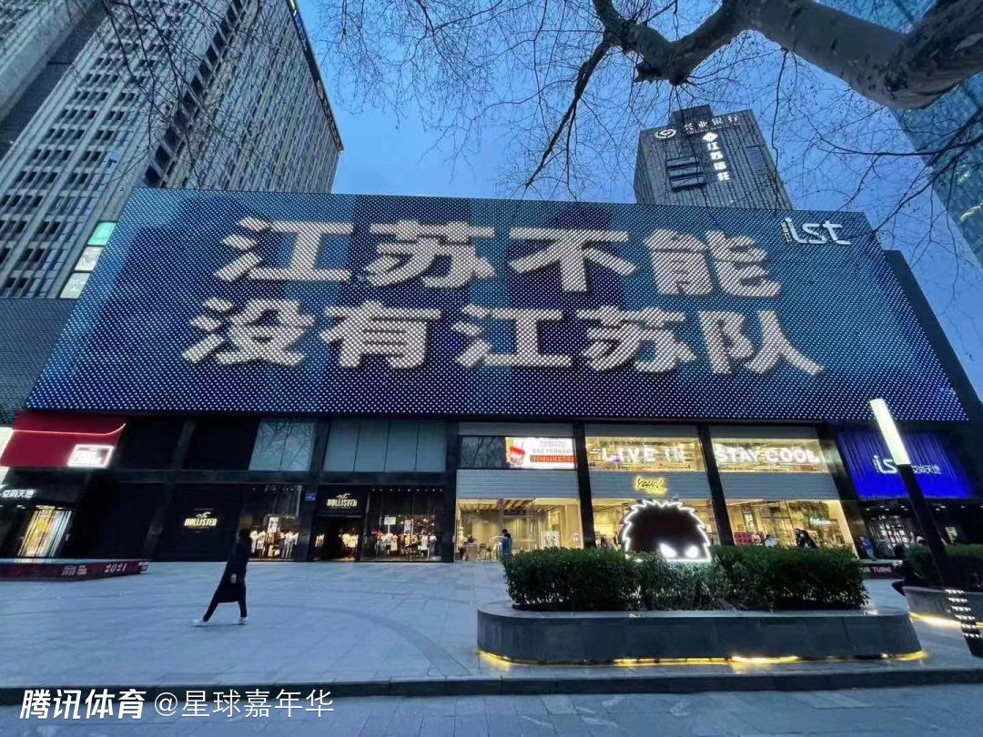 巴萨官方宣布，巴萨全队在美国达拉斯踢完友谊赛之后，已经落地返回了巴塞罗那。